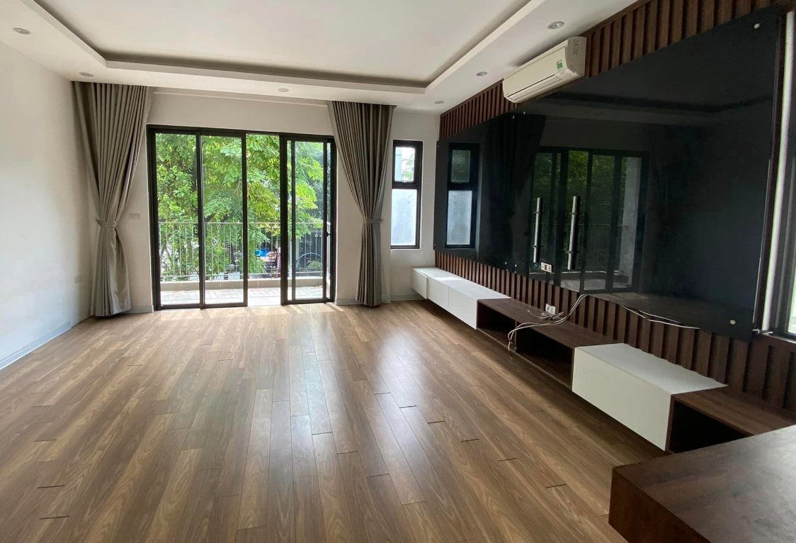 Cho thuê gấp shophouse Vinhomes Thăng Long hướng Đông tứ trạch, 98m2 giá tốt